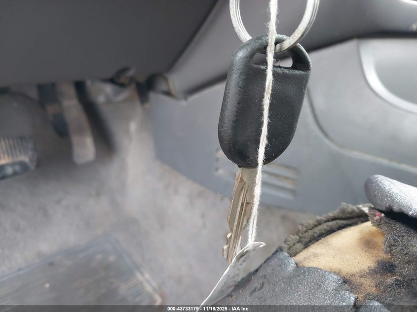 2002 Ford Explorer Xlt VIN: 1FMZU63K32UD57773 Lot: 43733179