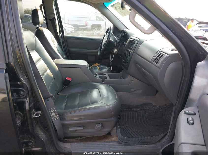 1FMZU63K32UD57773 2002 FORD EXPLORER photo no. 5
