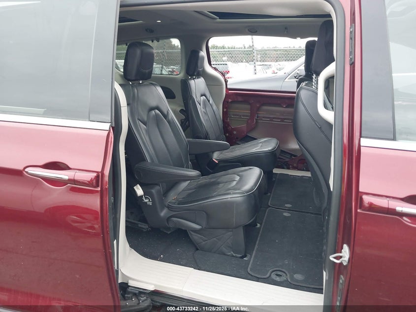 2019 Chrysler Pacifica Limited VIN: 2C4RC1GG3KR700949 Lot: 43733242