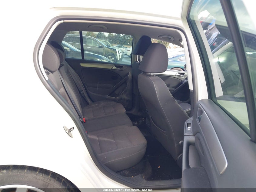 2011 Volkswagen Golf Tdi 4-Door VIN: WVWNM7AJ3BW055729 Lot: 43733247