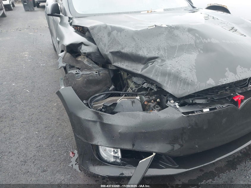 2018 Tesla Model S 100D/75D/P100D VIN: 5YJSA1E4XJF245141 Lot: 43733269