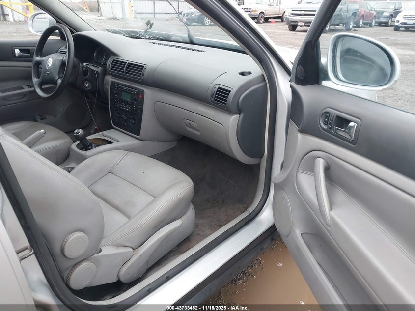 WVWCE63B95E132697 2005 VOLKSWAGEN PASSAT photo no. 5
