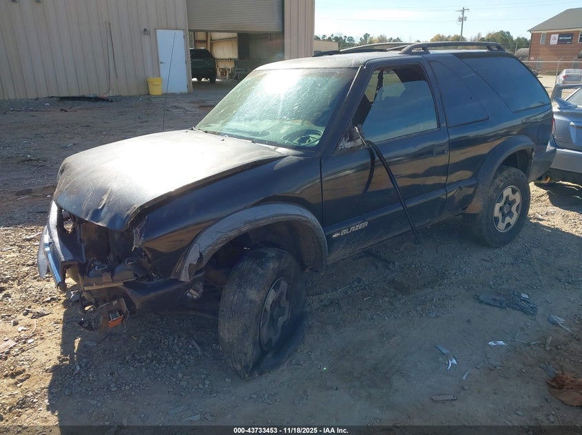 1GNCT18W1YK299170 2000 CHEVROLET BLAZER photo no. 2
