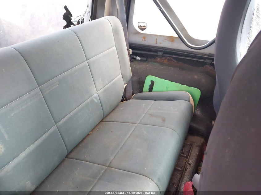 2002 Jeep Wrangler Sahara VIN: 1J4FA59S32P744124 Lot: 43733464