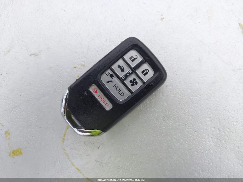 2018 Honda Clarity Plug-In Hybrid Touring VIN: JHMZC5F31JC002416 Lot: 43733576