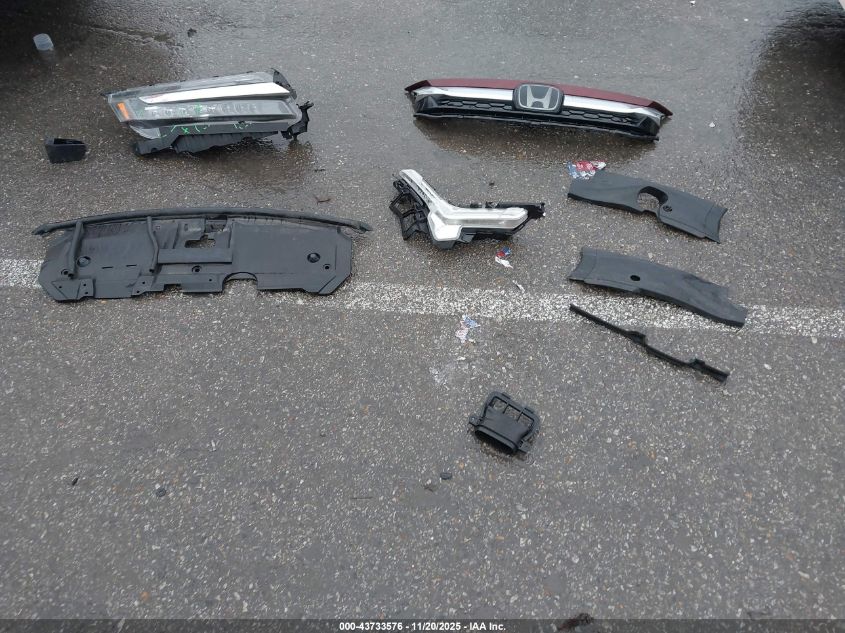 2018 Honda Clarity Plug-In Hybrid Touring VIN: JHMZC5F31JC002416 Lot: 43733576