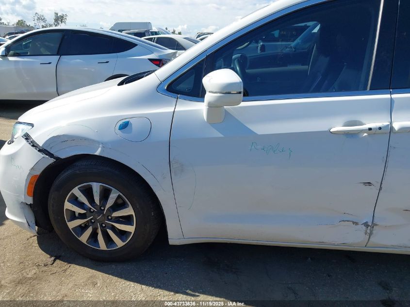 2022 Chrysler Pacifica Hybrid Touring L VIN: 2C4RC1L76NR205543 Lot: 43733636