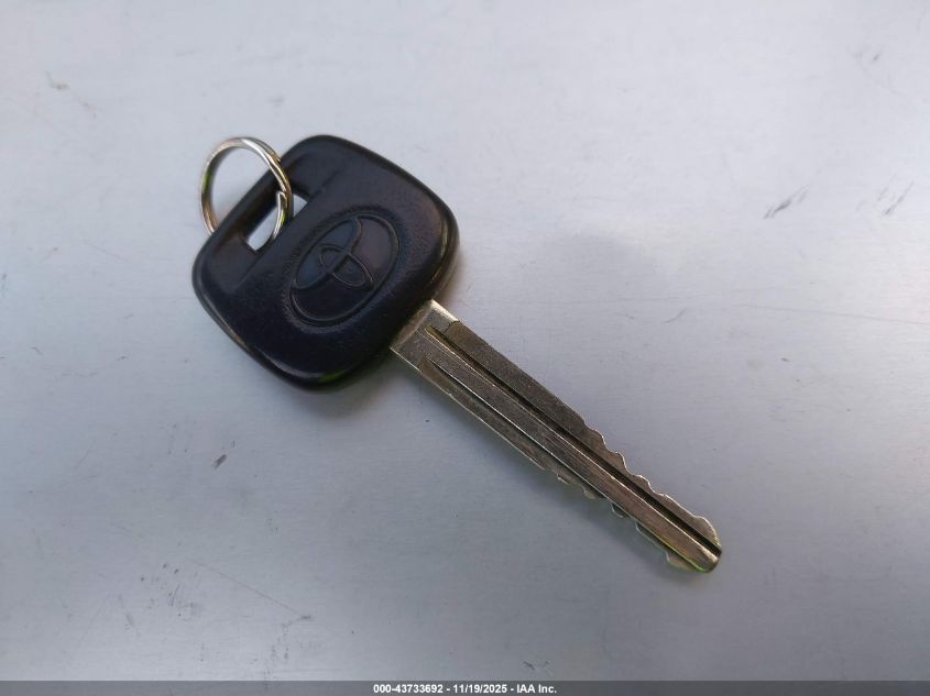 2003 Toyota Camry Le VIN: 4T1BE32K13U785647 Lot: 43733692