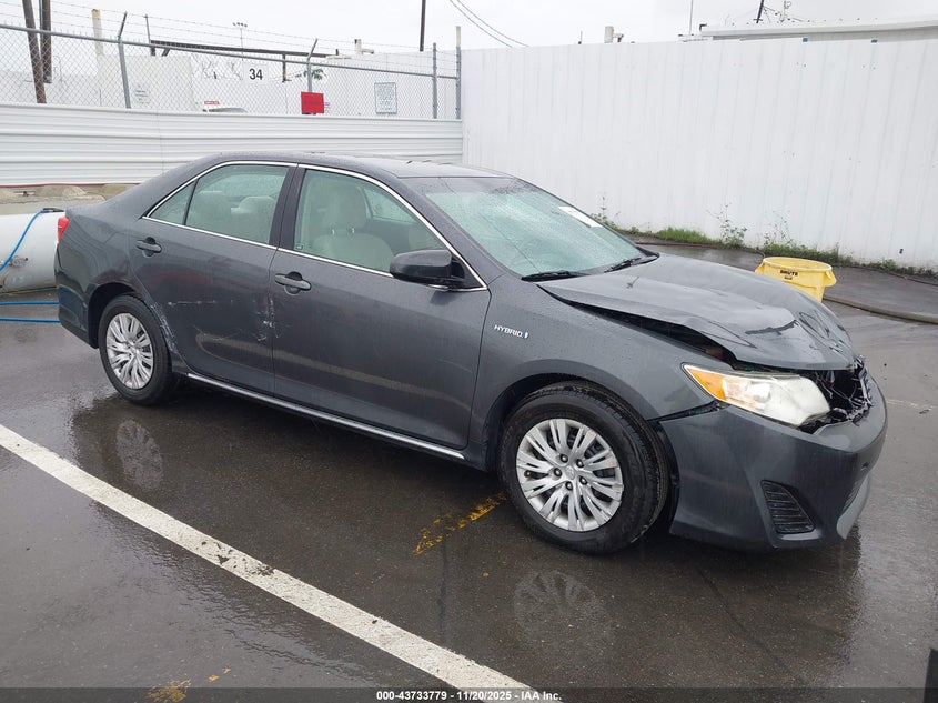 TOYOTA CAMRY HYBRID LE