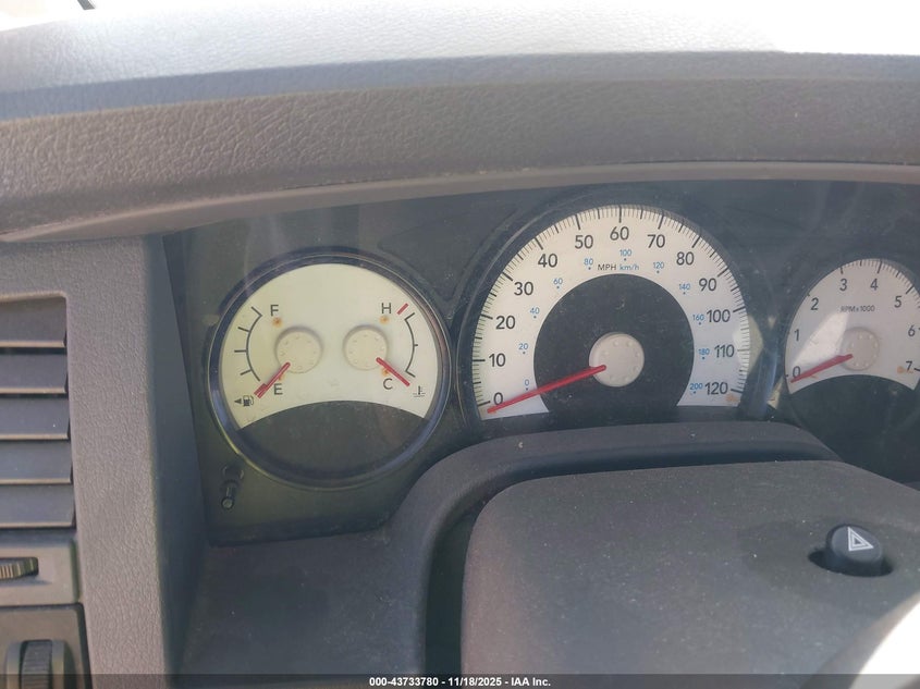 2005 Dodge Durango VIN: 1D4HB3N25F611766 Lot: 43733780