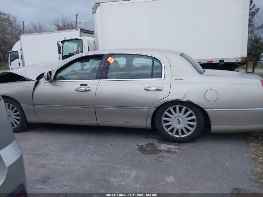 2007 Lincoln Town Car Signature VIN: 1LNHM81WX7Y627594 Lot: 43733832