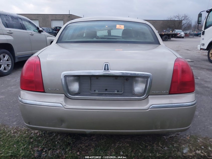 2007 Lincoln Town Car Signature VIN: 1LNHM81WX7Y627594 Lot: 43733832