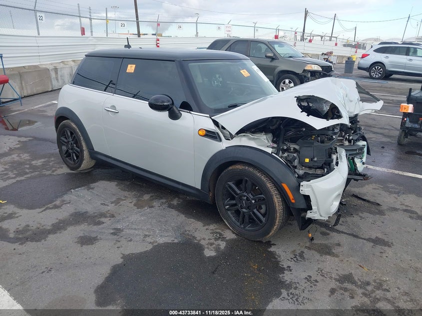2013 MINI HARDTOP COOPER - WMWSU3C50DT683941