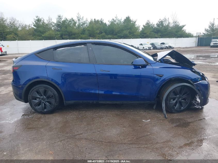 2025 Tesla Model Y Long Range Dual Motor All-Wheel Drive VIN: 7SAYGAEE9SF272451 Lot: 43733923