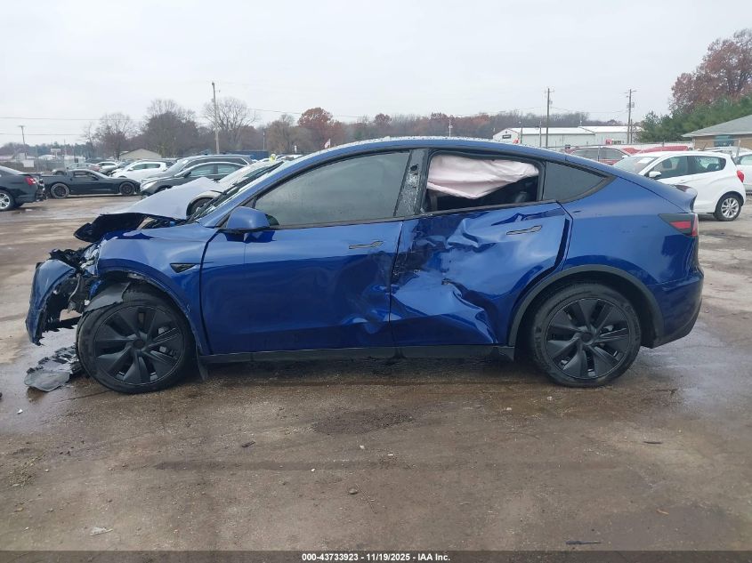 2025 Tesla Model Y Long Range Dual Motor All-Wheel Drive VIN: 7SAYGAEE9SF272451 Lot: 43733923