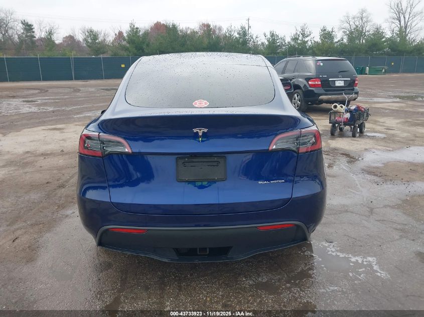 2025 Tesla Model Y Long Range Dual Motor All-Wheel Drive VIN: 7SAYGAEE9SF272451 Lot: 43733923