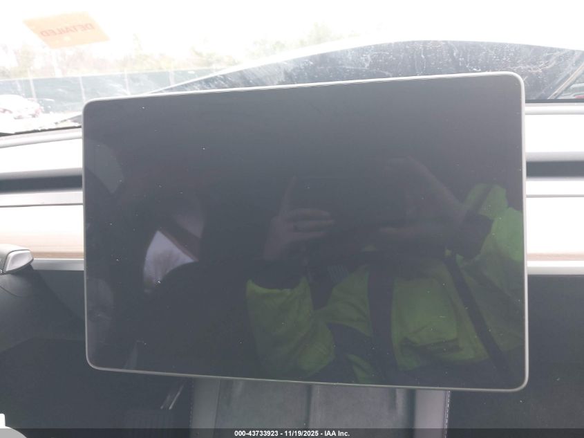 2025 Tesla Model Y Long Range Dual Motor All-Wheel Drive VIN: 7SAYGAEE9SF272451 Lot: 43733923