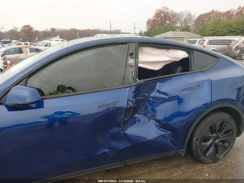 2025 Tesla Model Y Long Range Dual Motor All-Wheel Drive VIN: 7SAYGAEE9SF272451 Lot: 43733923