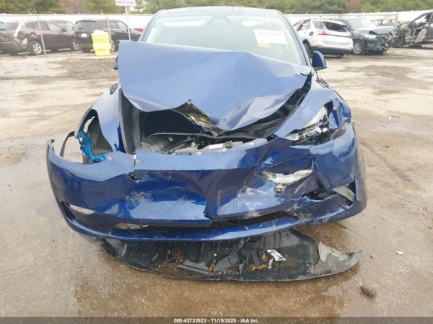 2025 Tesla Model Y Long Range Dual Motor All-Wheel Drive VIN: 7SAYGAEE9SF272451 Lot: 43733923