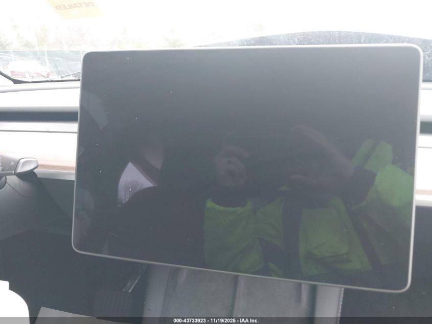 2025 Tesla Model Y Long Range Dual Motor All-Wheel Drive VIN: 7SAYGAEE9SF272451 Lot: 43733923