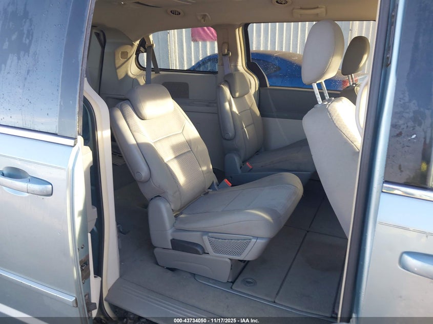 2008 Chrysler Town & Country Touring VIN: 2A8HR54P18R828002 Lot: 43734050