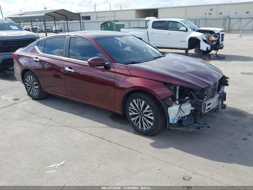 NISSAN ALTIMA SV FWD