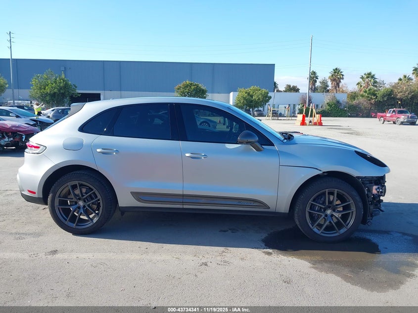 2023 Porsche Macan T VIN: WP1AA2A51PLB20727 Lot: 43734341