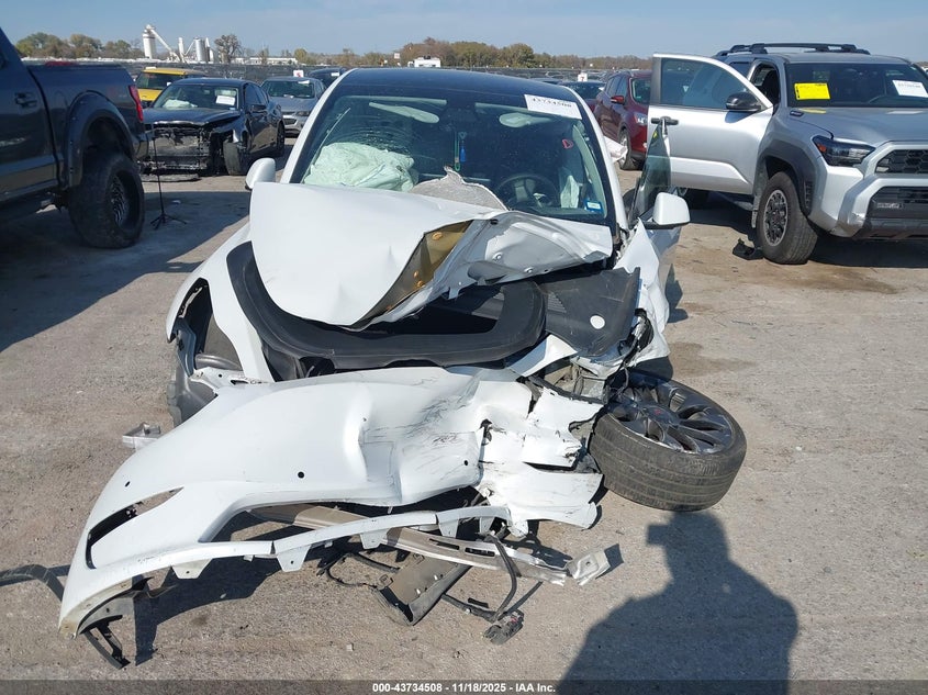 2022 Tesla Model Y Performance Dual Motor All-Wheel Drive VIN: 7SAYGDEF1NF337257 Lot: 43734508