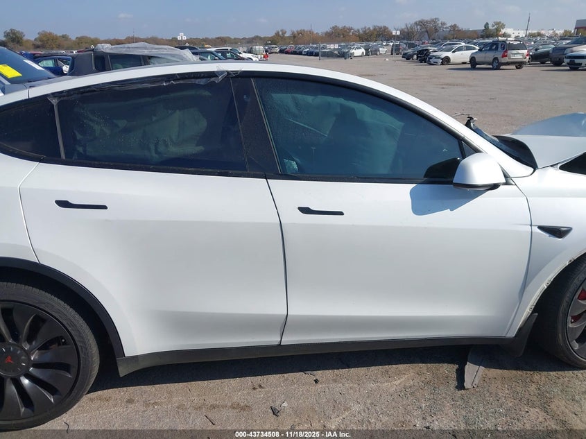 2022 Tesla Model Y Performance Dual Motor All-Wheel Drive VIN: 7SAYGDEF1NF337257 Lot: 43734508