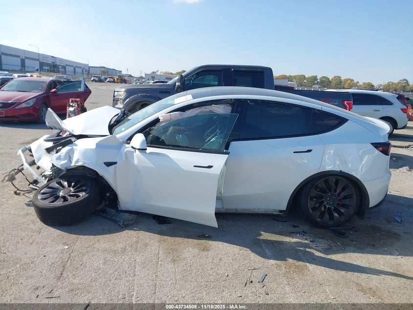 2022 Tesla Model Y Performance Dual Motor All-Wheel Drive VIN: 7SAYGDEF1NF337257 Lot: 43734508