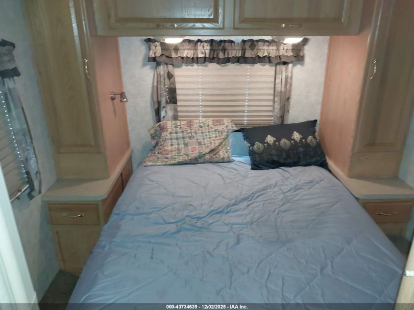 2003 Ford F550 Super Duty Stripped Chass VIN: 1FCLF53S830A02993 Lot: 43734639