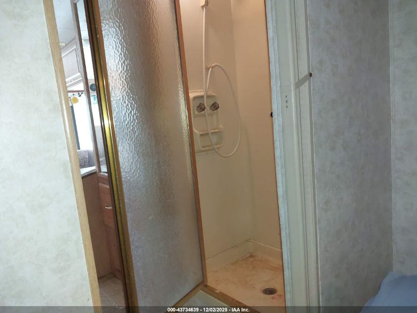 2003 Ford F550 Super Duty Stripped Chass VIN: 1FCLF53S830A02993 Lot: 43734639