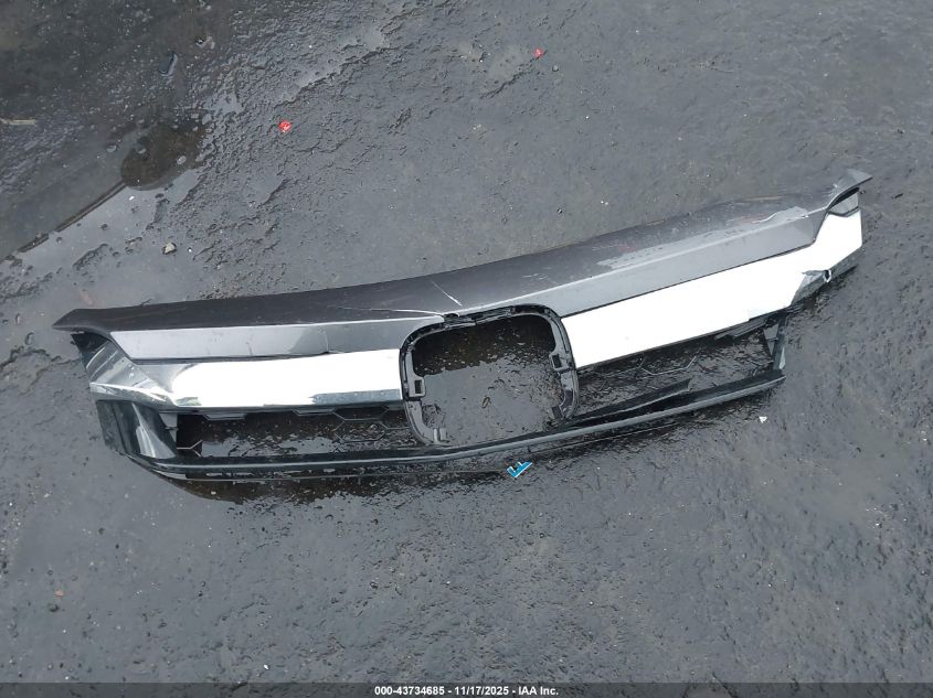 2018 Honda Clarity Plug-In Hybrid VIN: JHMZC5F11JC023300 Lot: 43734685