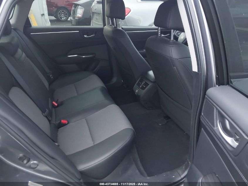 2018 Honda Clarity Plug-In Hybrid VIN: JHMZC5F11JC023300 Lot: 43734685