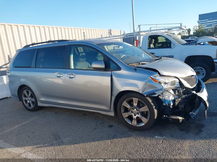 2013 Toyota Sienna Se 8 Passenger VIN: 5TDXK3DC1DS391922 Lot: 43734703