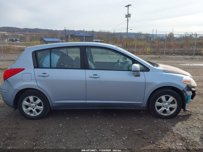 2009 Nissan Versa 1.8S VIN: 3N1BC13E69L474714 Lot: 43734821