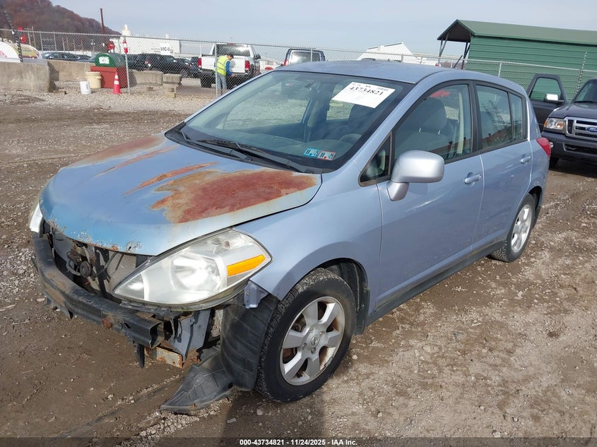 2009 Nissan Versa 1.8S VIN: 3N1BC13E69L474714 Lot: 43734821