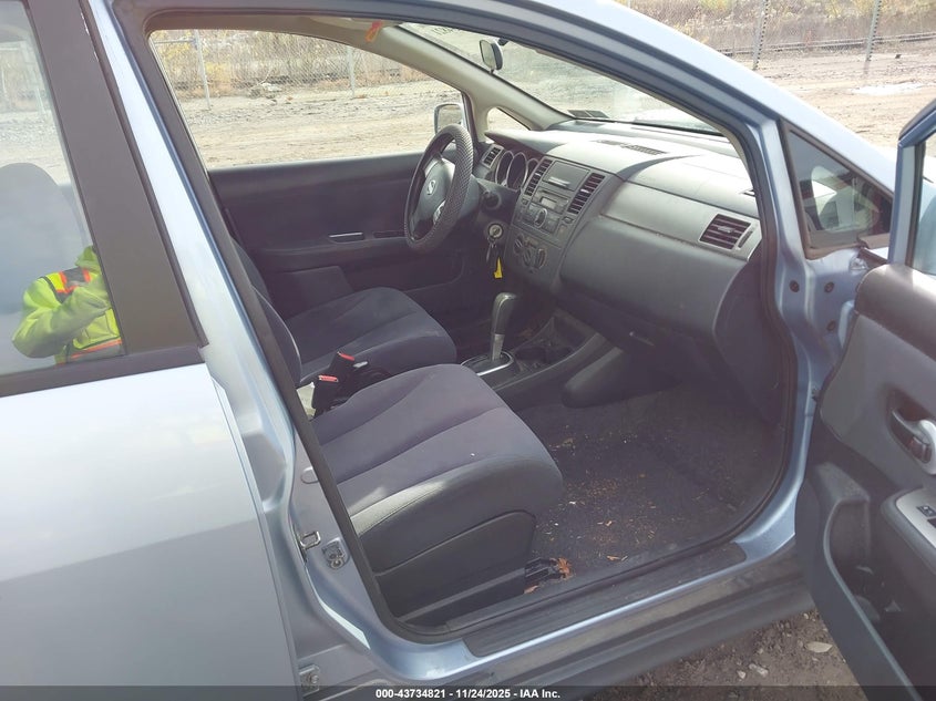 2009 Nissan Versa 1.8S VIN: 3N1BC13E69L474714 Lot: 43734821