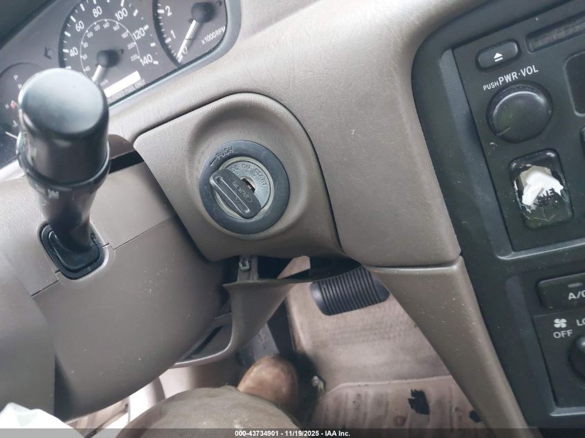 1999 Toyota Camry Le VIN: JT2BG22K1X0303483 Lot: 43734901