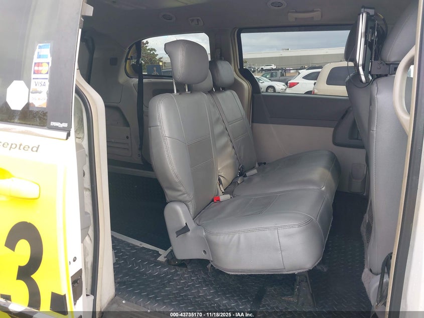 2010 Chrysler Town & Country Touring VIN: 2A4RR5D14AR245575 Lot: 43735170