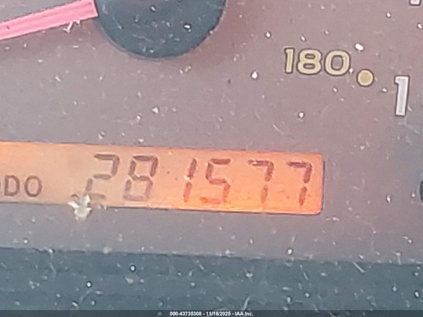 2002 Toyota Sequoia Limited V8 VIN: 5TDBT48A22S135615 Lot: 43735308