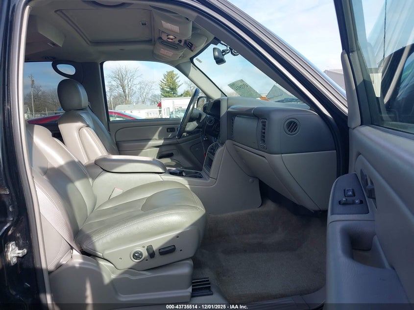 1GNEC13T55J217139 2005 CHEVROLET TAHOE photo no. 5
