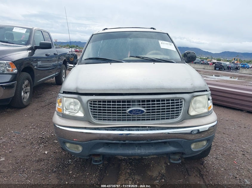 1999 Ford Expedition Eddie Bauer/Xlt VIN: 1FMPU18L8XLA88274 Lot: 43735787