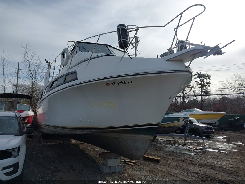 1987 CARVER 32' auction photo 1