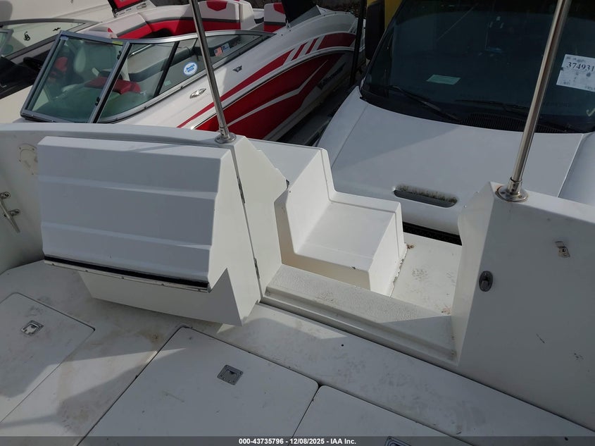 1987 CARVER 32' auction photo 8