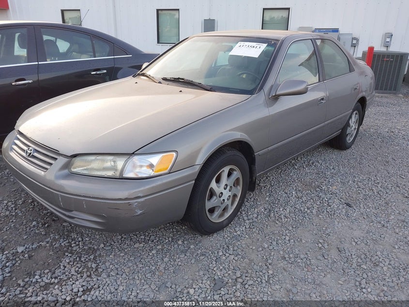 4T1BF28K5WU041102 1998 TOYOTA CAMRY photo no. 2