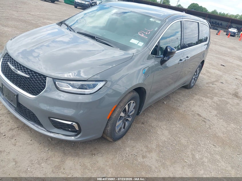 2025 CHRYSLER PACIFICA HYBRID auction photo 2