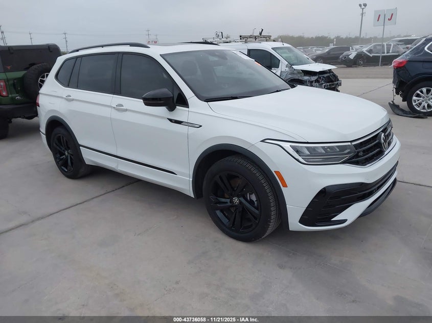 VOLKSWAGEN TIGUAN 2.0T SE R-LINE BLACK