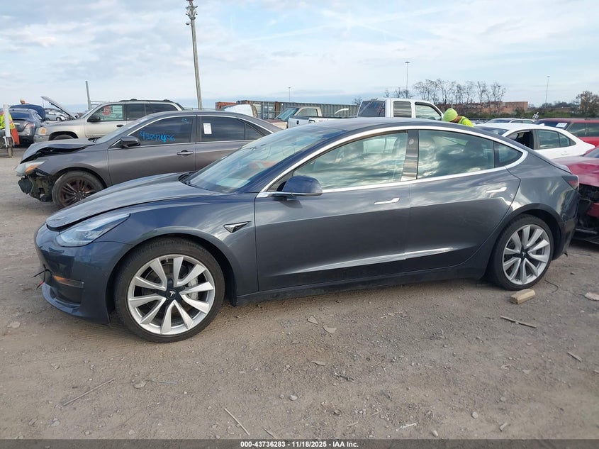 2018 Tesla Model 3 Long Range/Performance VIN: 5YJ3E1EB8JF132506 Lot: 43736283