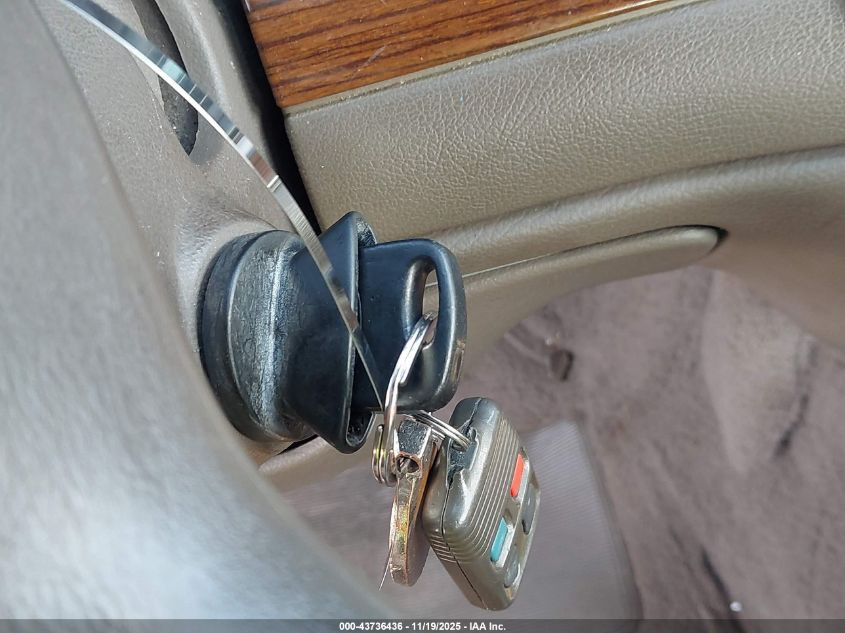 2001 Ford Crown Victoria Lx VIN: 2FAFP74W81X133725 Lot: 43736436